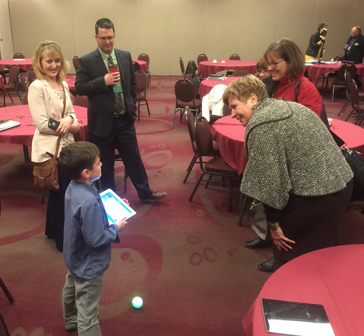 SandraBaldwin18's tweet image. Kids are the new experts!  Just trying to keep up with them @RuralEdCongress #UpToCode @PrairieSouth @SunWestSD207