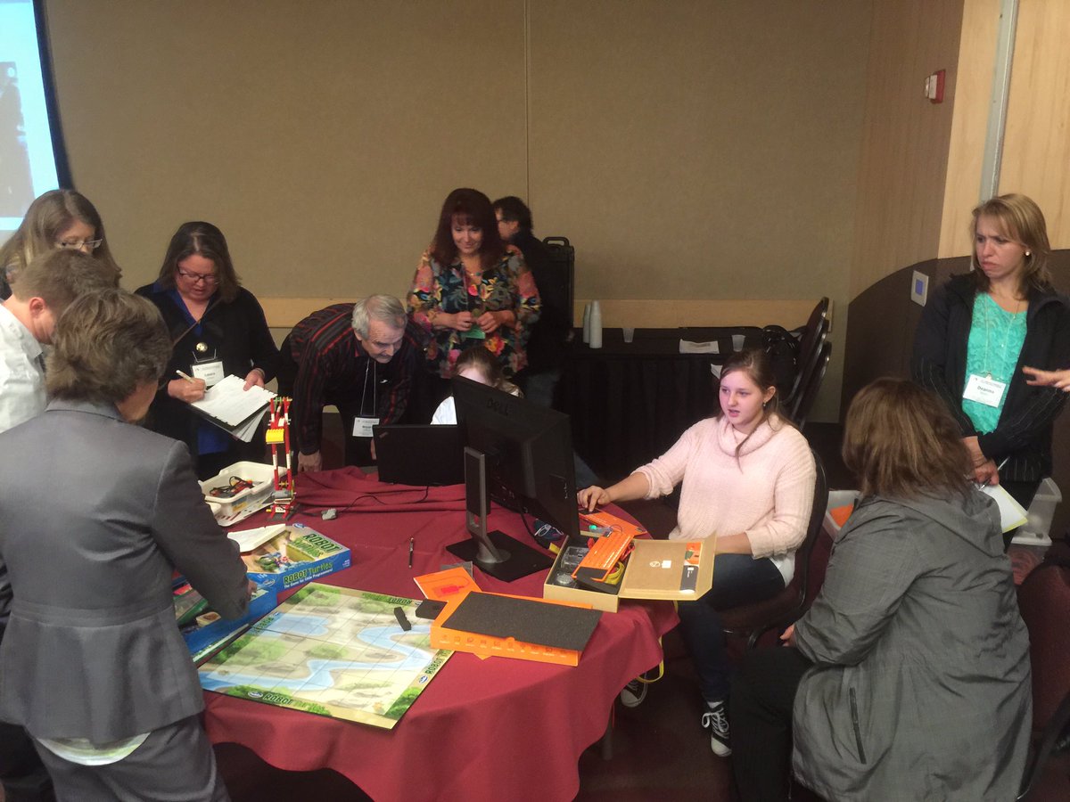 SandraBaldwin18's tweet image. Kids are the new experts!  Just trying to keep up with them @RuralEdCongress #UpToCode @PrairieSouth @SunWestSD207