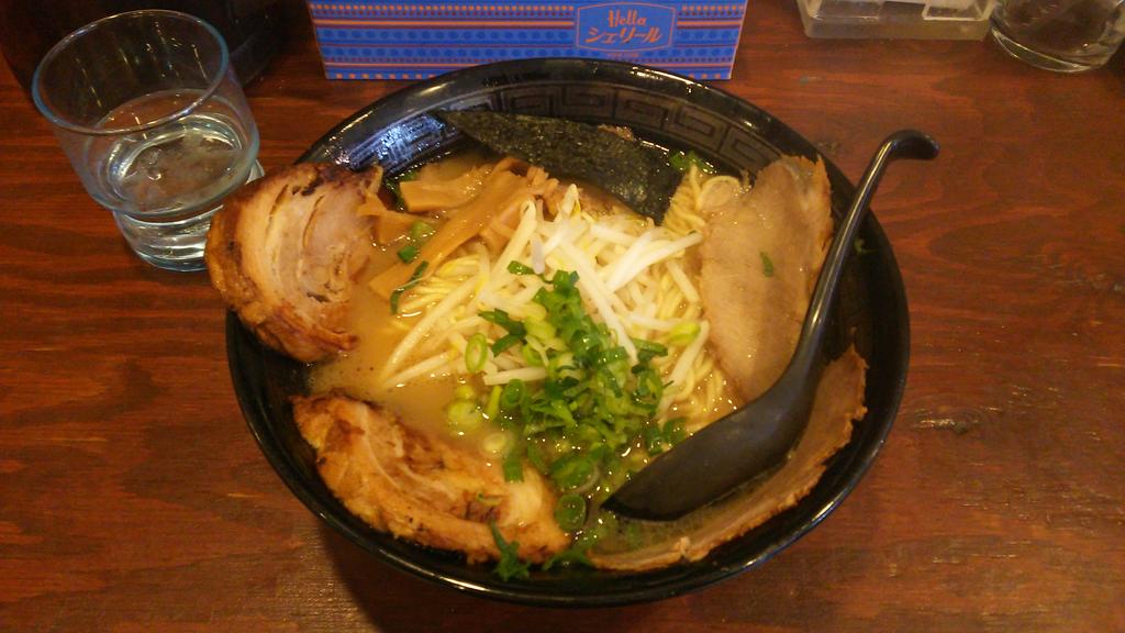 ラーメン五歩
醤油チャーシュー麺大盛り