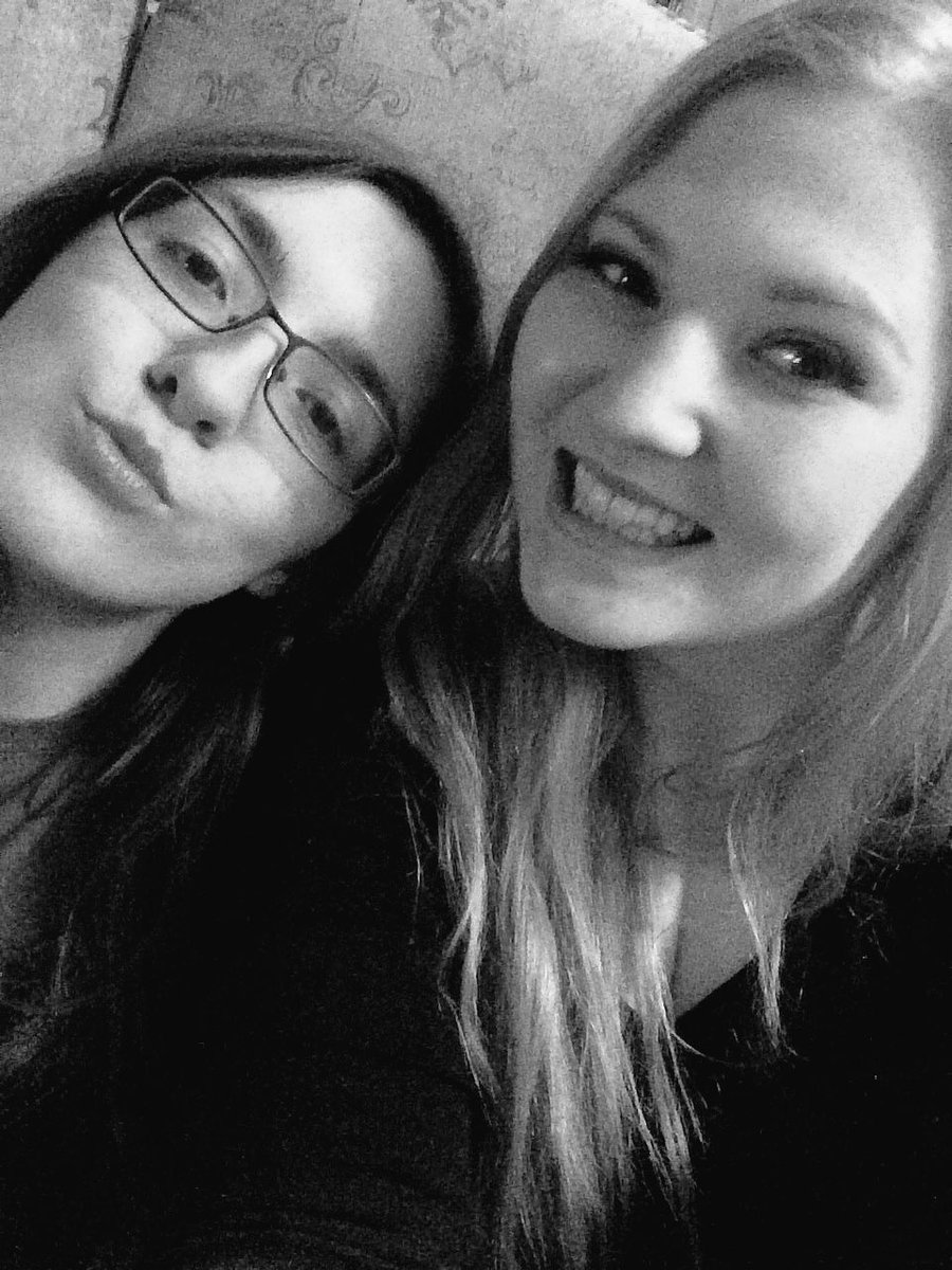 Rose_Mather's tweet photo. It's a drunk #Rithy night https://t.co/fxRo9U91BW