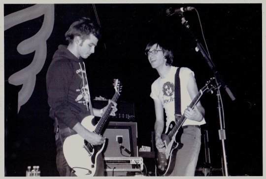 foxinthesnoww's tweet photo. @ALECKSU @TheRealJacquesB someone posted this darling photo of you two from 2001. https://t.co/VfqTNwCtEN https://t.co/KD3nMjonqh
