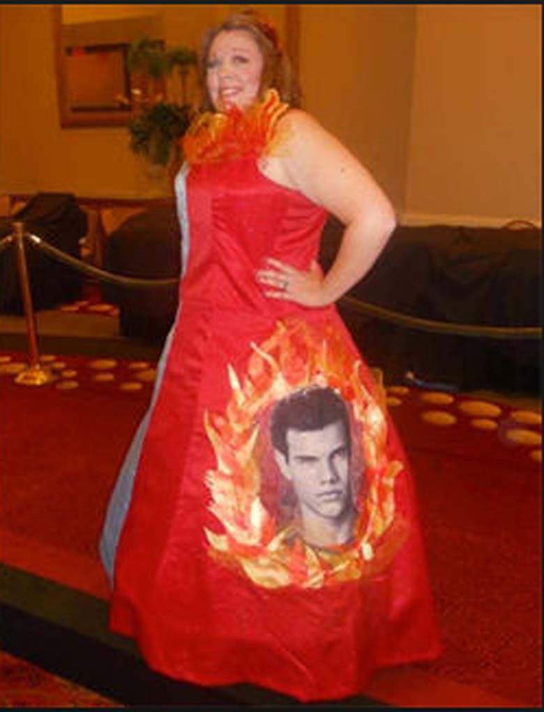 BLINDSlDED's tweet photo. me showing up to prom!! https://t.co/Ar7jL1Z0bM