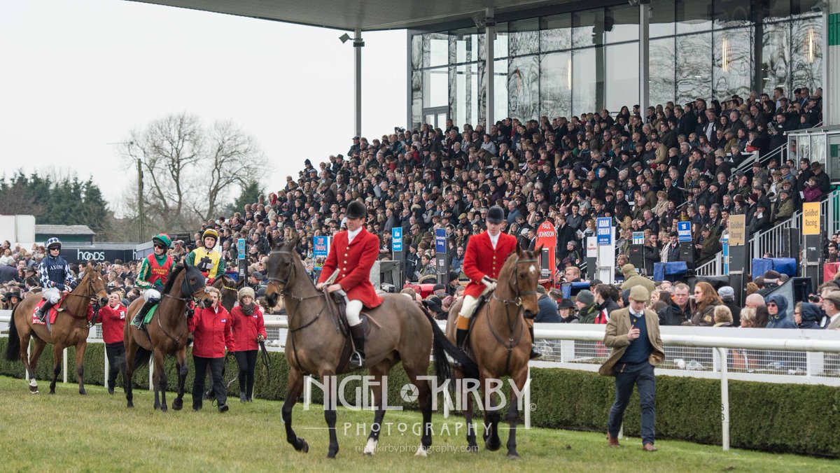 nigekirby's tweet photo. The parade of runners before the #mgn2016 with the new "1907 Restaurant" gleaming behind @UttoxeterRaces https://t.co/R43sPQPlbg