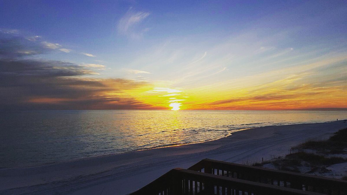 Vueon30a's tweet photo. Painting or real photo? #inspiredperfection #30adining #30A #southwalton https://t.co/ct25Obi6vP