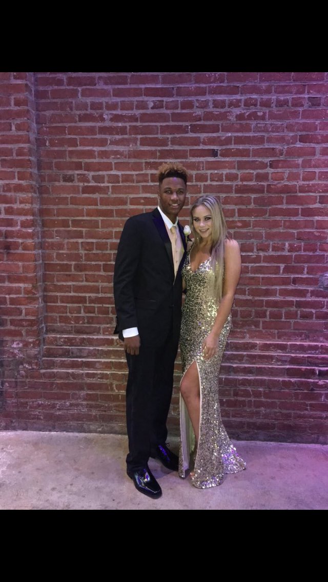 KimPomales's tweet photo. @2k16PromPics_ @PrimaveraCout https://t.co/k5TyGc7GvM