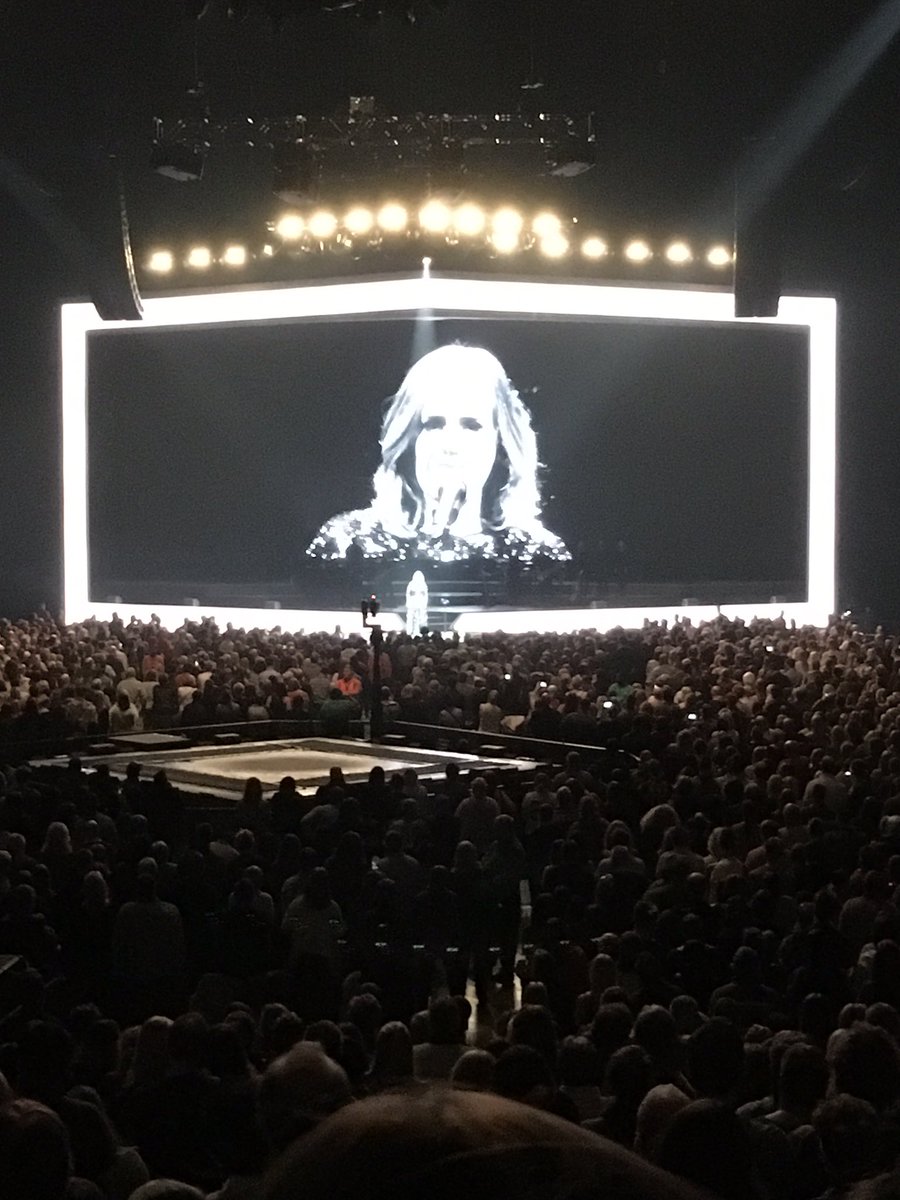 SophieMcKimm's tweet photo. If you see one live show in your life make it @Adele @O2 #outstanding #alltunes #whenwereyoung https://t.co/7m6rGFdW24