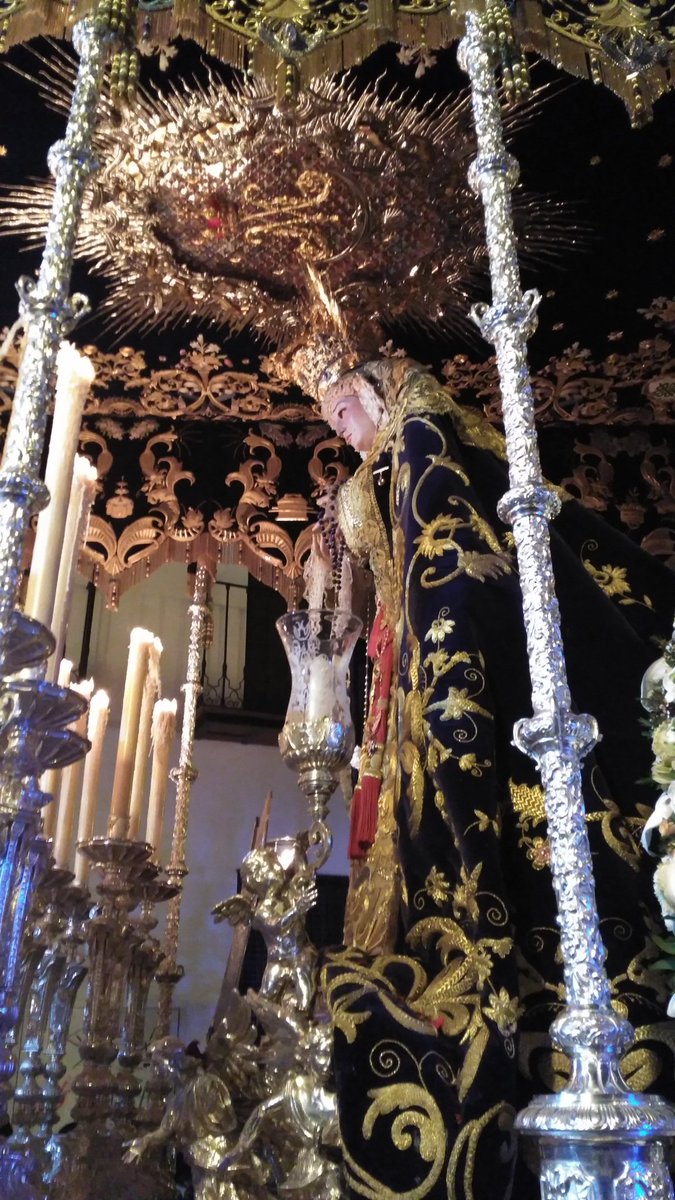 AngelGranaino's tweet photo. Que mejor entrada en su calle de @HuertoGranada que con los Campanilleros @cruzdeguiagrana @granadadigital #SSantaGD https://t.co/ITrwMfOjY2