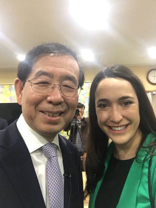 Great meeting with Seoul Mayor @wonsoonpark! He LOVES Twitter and wants us all to start companies here<a class="tags" target="_blank" title="On Twitter" href="/?out=eyJ0eXAiOiJKV1QiLCJhbGciOiJIUzUxMiJ9.eyJpYXQiOjE3MjIzNTk2ODIsImlzcyI6InR3cG9ybnN0YXJzLmNvbSIsIm5iZiI6MTcyMjM1OTY4MiwiZXhwIjoxNzUzODk1NjgyLCJyZWRpcmVjdF91cmwiOiJodHRwczovL3R3aXR0ZXIuY29tL3dvbnNvb25wYXJrIn0.7znBGjg2-2dvdhPqvQoJywwYXbIMHAj5TmLIifcDAjyPGxfaABSQe-bf2tNqdes4BAicvOLZLD9Ap4STR0H6Qg">@wonsoonpark</a><a href="/tag/stripesessioms"class="tags"><span>#stripesessioms</span></a>