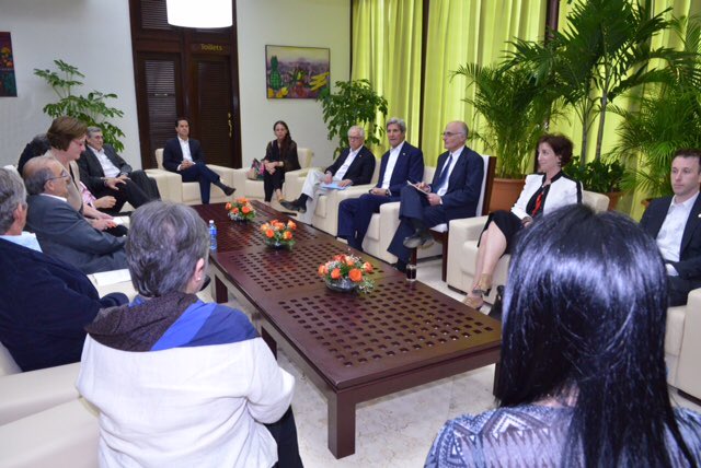 FrankPearl's tweet image. Reunion Equipo negociador del gobierno, con Secretario de Estado John Kerry hoy en La Habana.