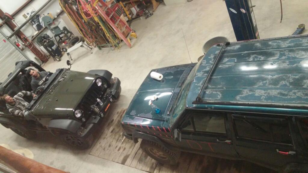 davidntracy's tweet image. The $600 XJ made it to Moab! Taking our first trail now. #projectswisscheese #ejs2016 #jeepsafari