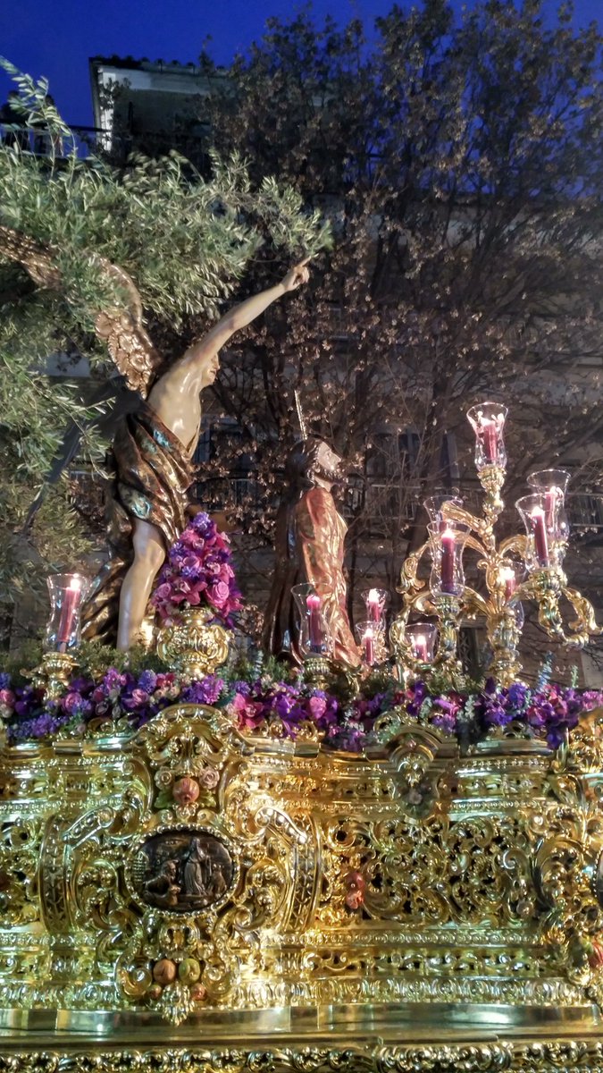 AngelGranaino's tweet photo. Lunes Santo en #Granada @cruzdeguiagrana @granadacofrade #SSantaGD @SemanaSantaGD @GuionCofradeGra @RescateGranada https://t.co/0hz3VFa3j4