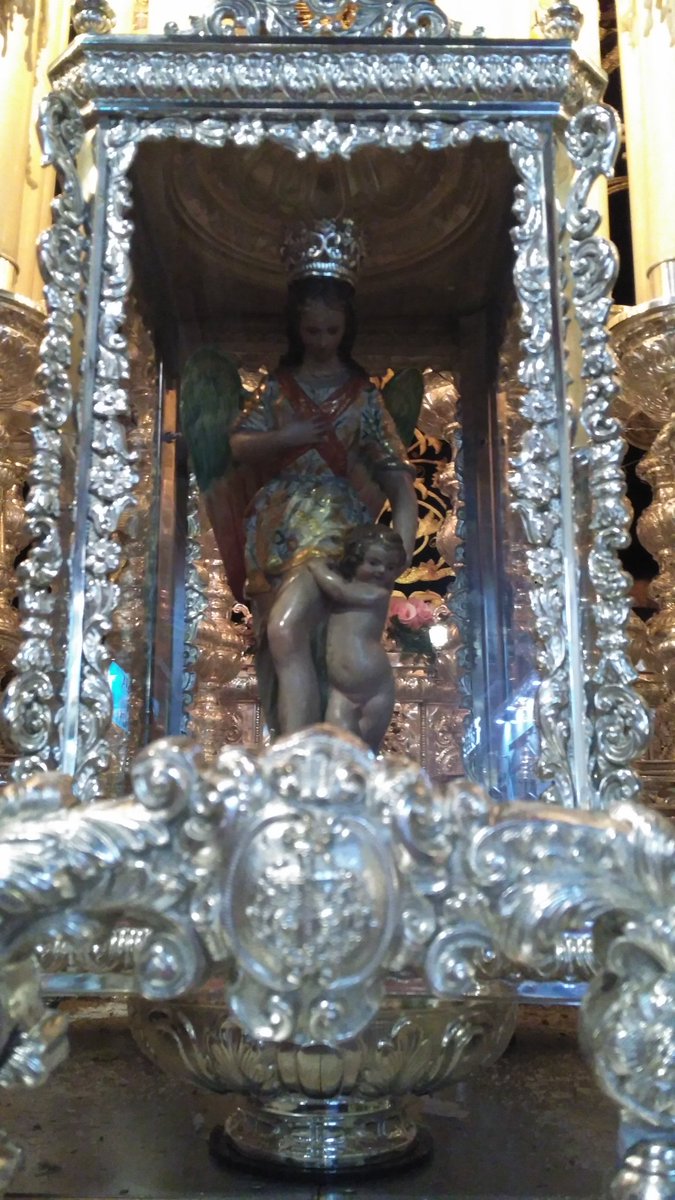 AngelGranaino's tweet photo. Detalles del Lunes Santo @cruzdeguiagrana @granadacofrade #SSantaGD @SemanaSantaGD @GuionCofradeGra @Ssantagranada https://t.co/AjeHLxsb0n