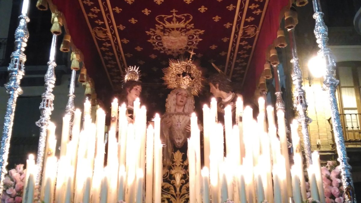 AngelGranaino's tweet photo. Lunes Santo en #Granada @cruzdeguiagrana @granadacofrade #SSantaGD @SemanaSantaGD @GuionCofradeGra @RescateGranada https://t.co/0hz3VFa3j4