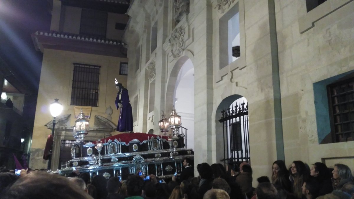 AngelGranaino's tweet photo. Lunes Santo en #Granada @cruzdeguiagrana @granadacofrade #SSantaGD @SemanaSantaGD @GuionCofradeGra @RescateGranada https://t.co/0hz3VFa3j4