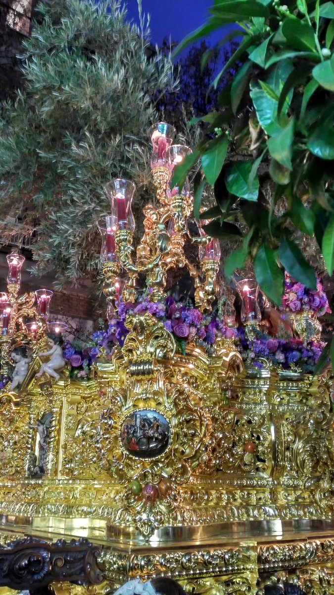 AngelGranaino's tweet photo. Detalles del Lunes Santo @cruzdeguiagrana @granadacofrade #SSantaGD @SemanaSantaGD @GuionCofradeGra @Ssantagranada https://t.co/AjeHLxsb0n