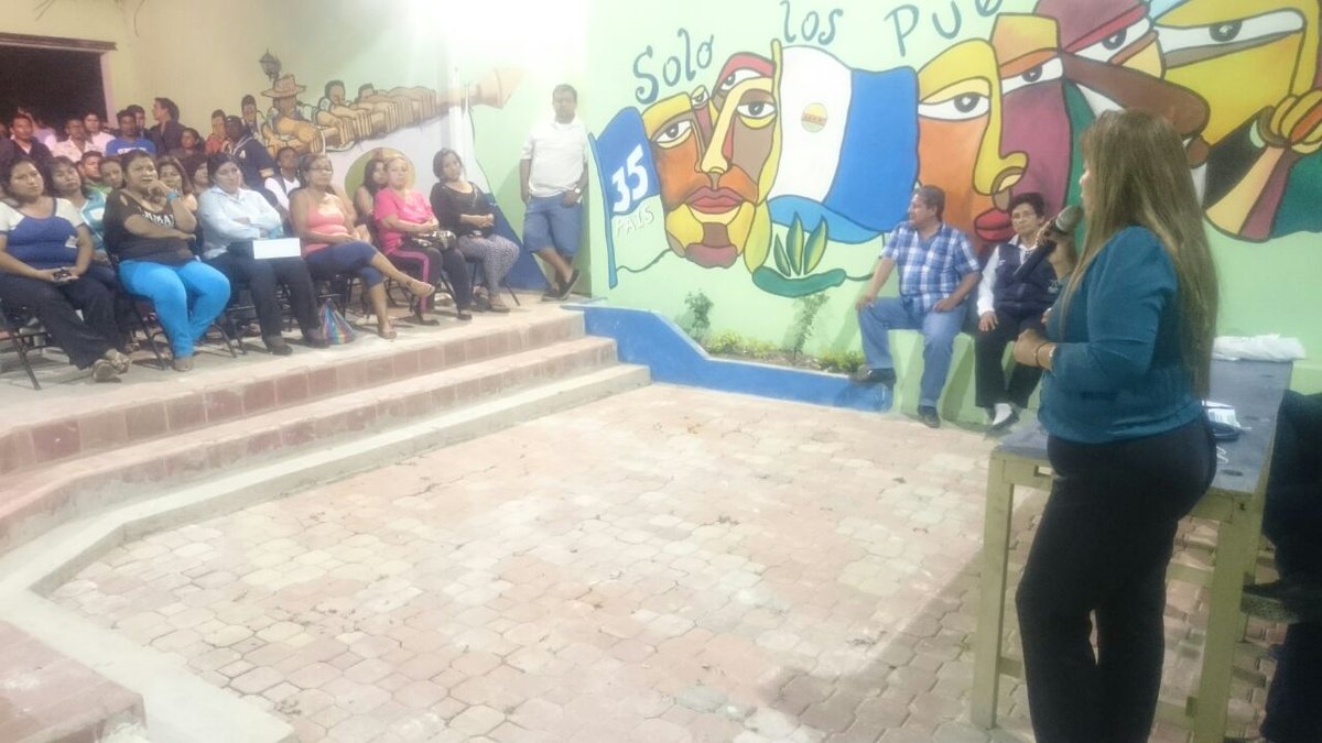 RCMPlayas's tweet photo. Dir. Cant. @MiriamLucas_35 Tratando sobre las #Reformas y beneficios para la nación. @MashiRafael @apguayas @35PAIS https://t.co/vVBTq6IBTA
