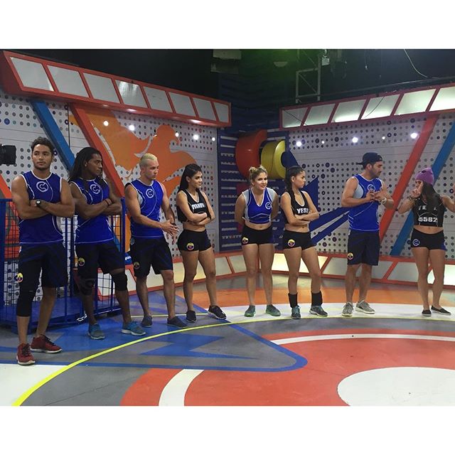 Combate_RTS_Ec's tweet photo. El equipo azul se encuentra sin DT, sin un jugador y con tres chicas nominadas #CombateCrisisAzul https://t.co/WQEKc6yBvD