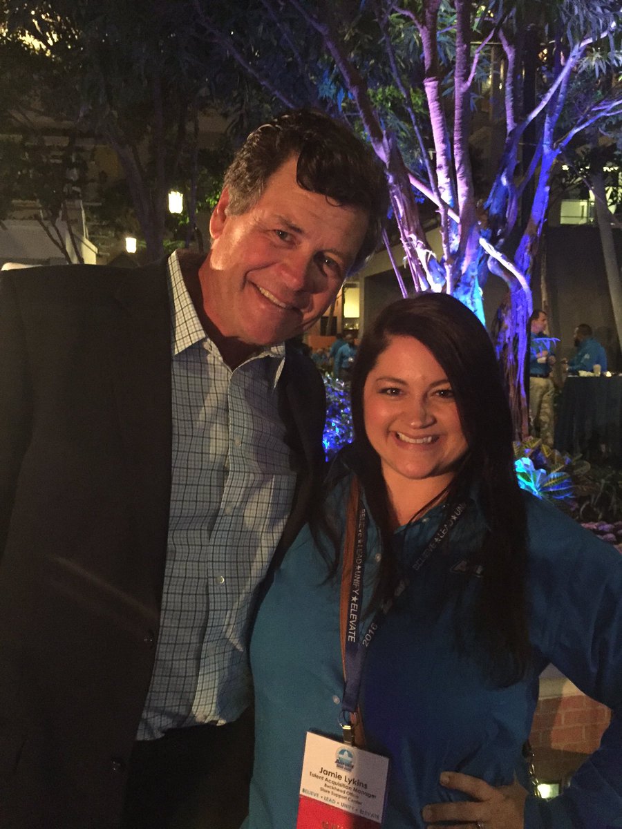 JamieLykins's tweet photo. The one. The only. @MW55 Good to see you at the @AaronsInc #NMM2016 #LifeAtAarons #IAmAaronsTrueBlue https://t.co/1rOUfjc6rR