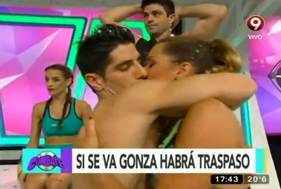 micamymolinari's tweet photo. muero de amor con ustedes,los adoro❤@MicaViciconte @PituBlazquezC9 https://t.co/u3vsdwGI6U