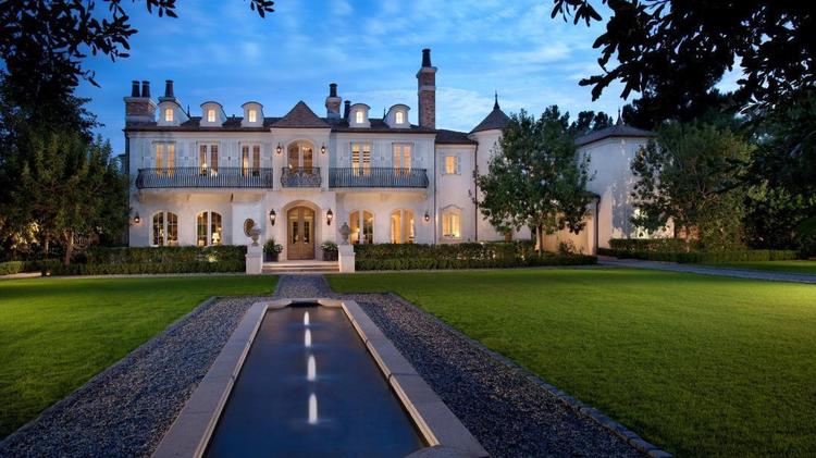 dmoorerealtor's tweet photo. This French chateau was our top-selling home in February (PHOTOS) https://t.co/bljlZcbDwT via @phxbizjournal https://t.co/L50Slb5iSq