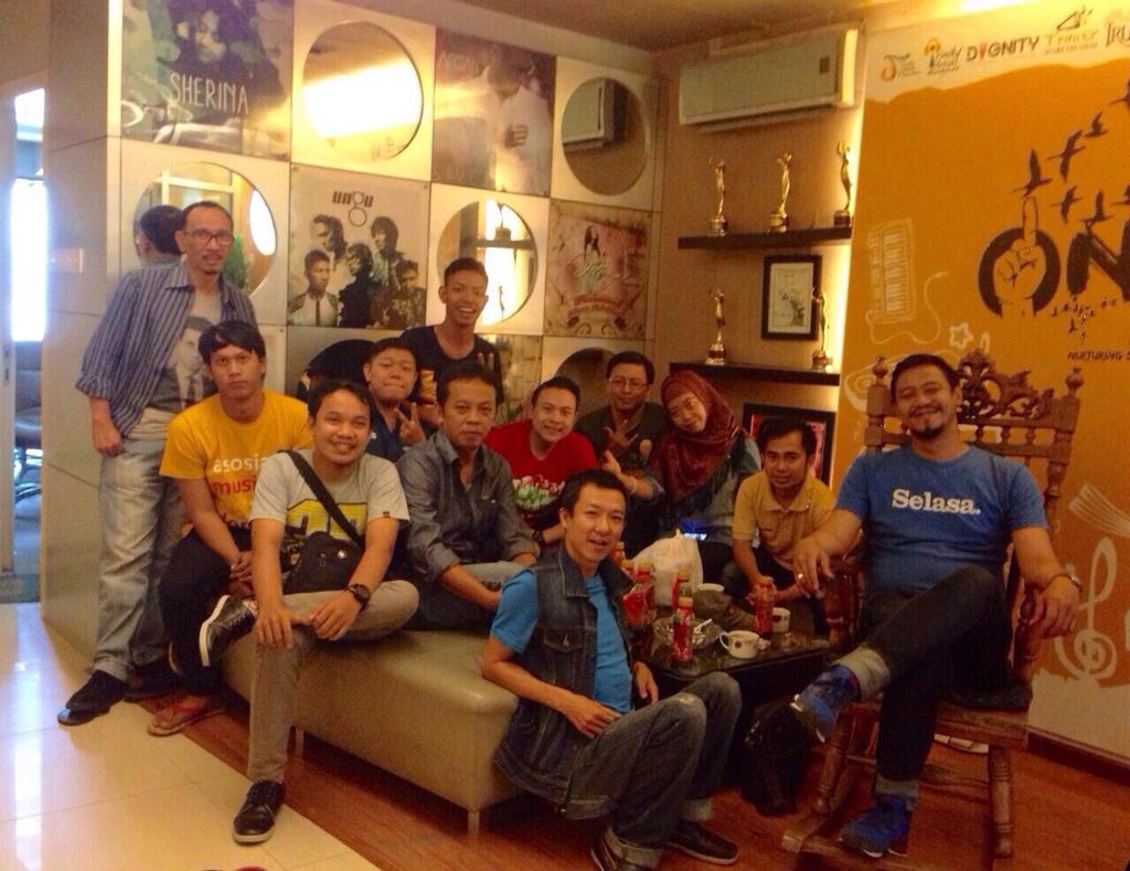 saat singgah di <a href="/TrinityOptimaP/">Trinity Optima Production</a> #RoadToNRD2016 <a href="/igunMD/">Gunawan Wibisono</a>