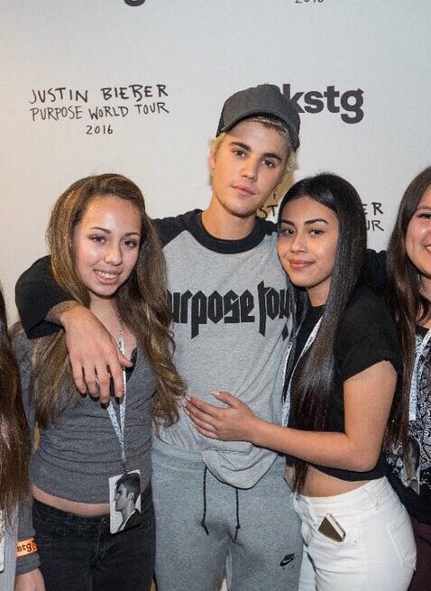 biebertempt's tweet photo. Here's my m&amp;g guys😭💜💜so so so blessed🙏🏼after 7 years I finally met the loml https://t.co/mQZdLgsVEa