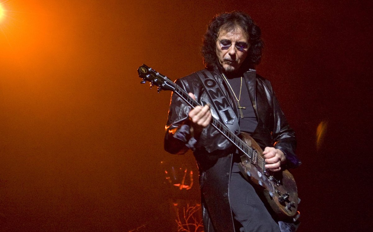 RevistaMarvin's tweet photo. Tony Iommi sugiere que el último concierto de @BlackSabbath podría realizarse en Birmingham: https://t.co/wMUjgSwCxL https://t.co/WsKpequtWh