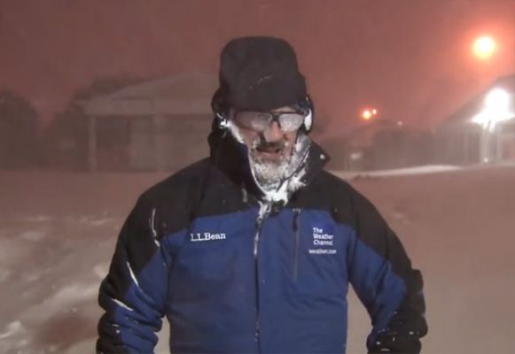 DavidGuddeck's tweet photo. @jcorrado19 You are looking live at a man who just went down on Frosty's wife #FaceFullOfFrosty #DiveNado https://t.co/k7osV5WVuJ