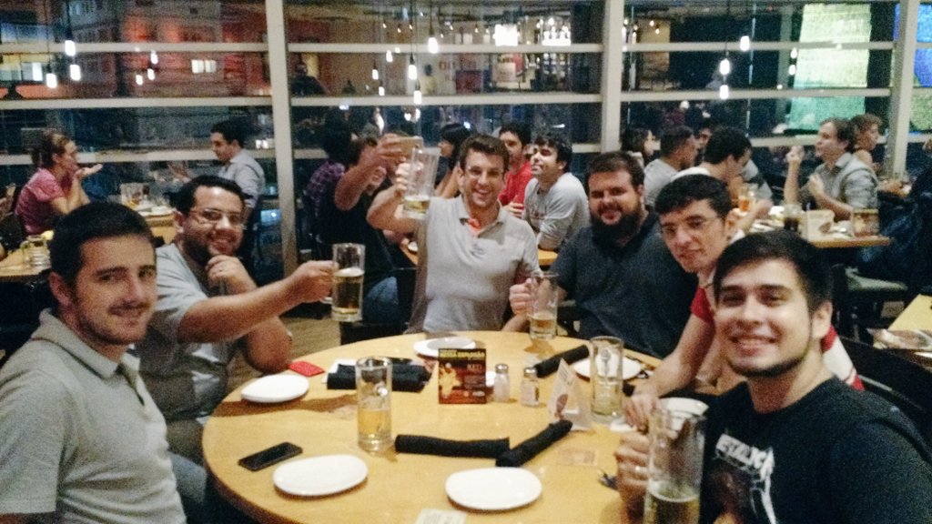 xthiago's tweet image. PHPinga: Galera reunida após 1° dia do #phpexperience2016 no Outback.. #phpx #phpsp