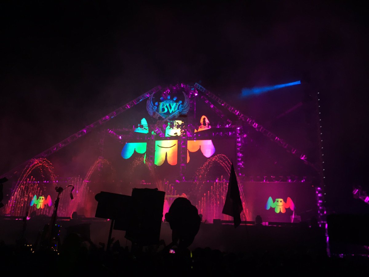 gerardoaguero's tweet photo. Had high expectations for your set and you definitely exceeded them all! @marshmellomusic #keepinitmello https://t.co/Pq5a5FnggZ