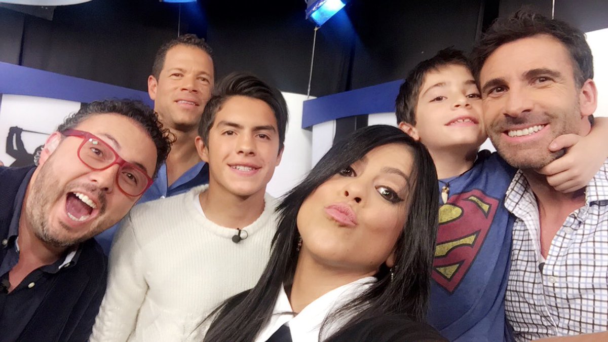 byAngelicaC's tweet photo. .@Rafa_Cifuentes @OCordobaBBVA @kevin_salazar10 @Pabloescola y Franco ❤️ en @ClaroSportsCo #futbolmassports https://t.co/SFS6Exm9PP