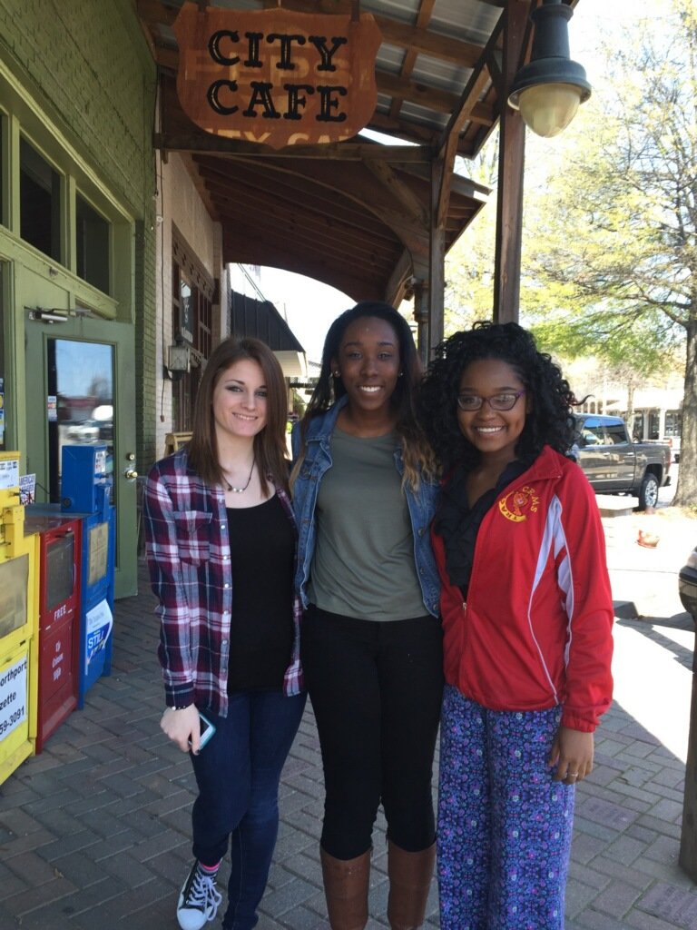 tchscatstv's tweet photo. Media Team promoting Cats-TV at Echols  and Riverside #TuscaloosaCountyHighSchool #CatsTV https://t.co/knXAFhTyOz