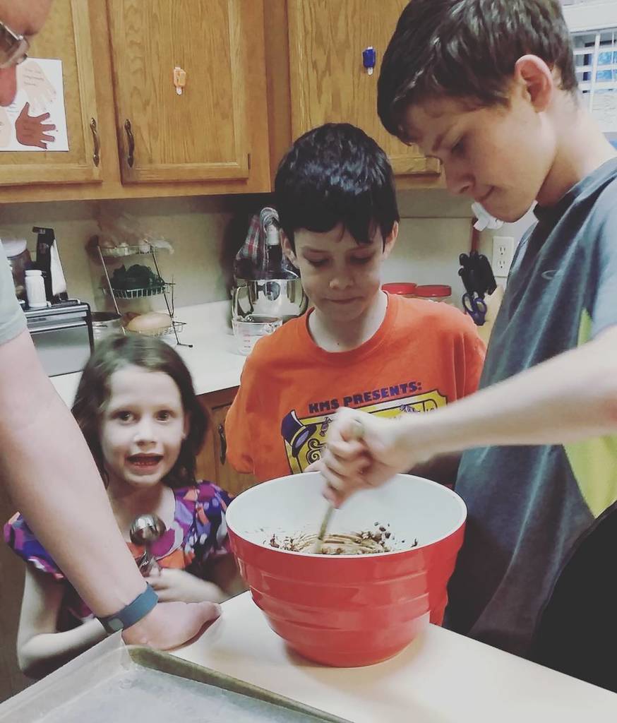 pullingcurls's tweet photo. Tonight's easter advent had us making treats for people we love. #hallelujah #nobakecookie… https://t.co/TgYDPy3Xxf https://t.co/fCTKaHQJt2