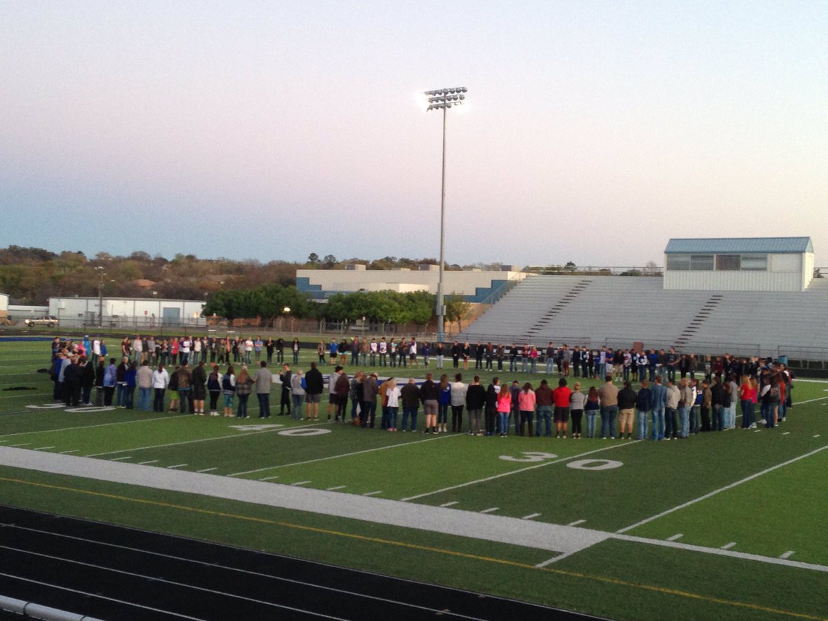 JeffreySmithEB's tweet photo. Dozens of Brennan Weikel's friends, teammates, and family hold candlelight vigil for Weatherford teen @NBCDFW https://t.co/YRTneFw2kh
