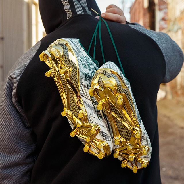 The Adidas Adizero 5-Star "Snoop Dogg" Football Cleats dropped via #Adidas

Link -> bit.ly/1W2UpIL