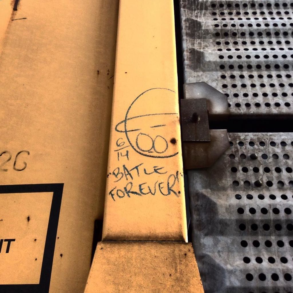 BrujaMaracc's tweet photo. BATLE FOREVER! - #leroydrown #614 #june2014 #batleforever #batle #ripbatle #traingraffiti #art #streetart #graffiti… https://t.co/uHRZgn3gD0