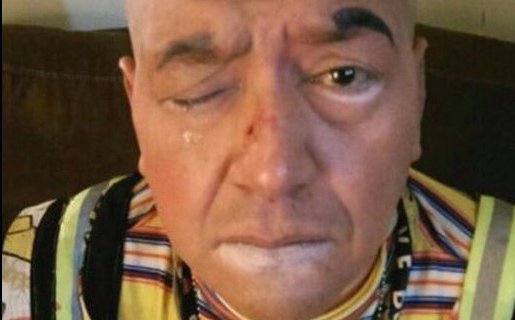 Propinan golpiza a payaso porque no le dio premio a un niño - CeHo3yzUMAADSMj
