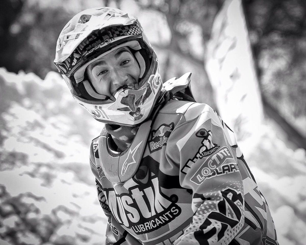 CWallemPhoto's tweet photo. Introducing your 2015-16 Fan Favorite! @kylepallin @teamlavallee @PolarisSnow @FXRRacing @snocross @MystikLubes https://t.co/hLQMs8qUUn