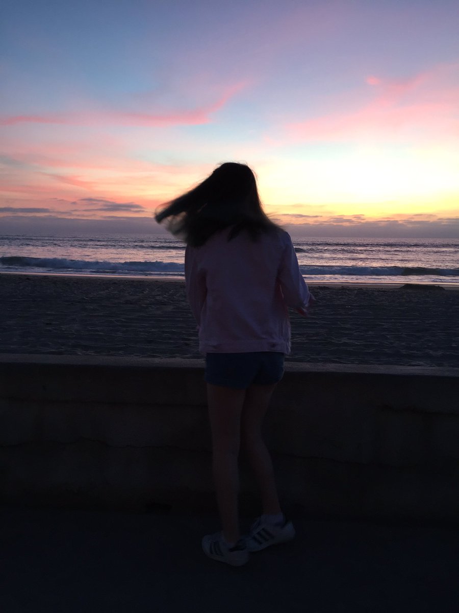 Ibbyp888's tweet photo. im so bad at knowing what to tweet so heres some pics of me in san diego just livin life https://t.co/6qhk2azRHn