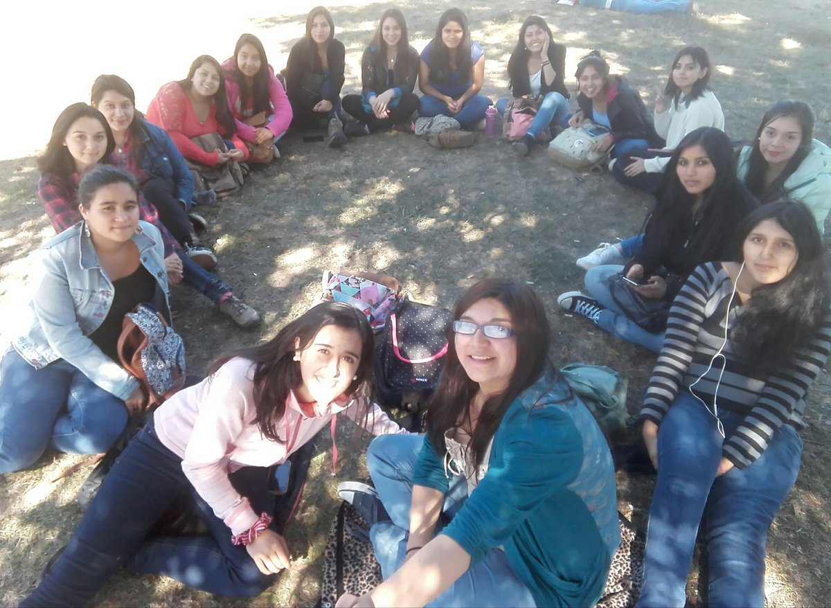 danipancitoo's tweet photo. Con las más bellas compañeritas! #Mechonas #EducaciónParvularia #Ulagos #Osorno https://t.co/yHXtnjZgZw