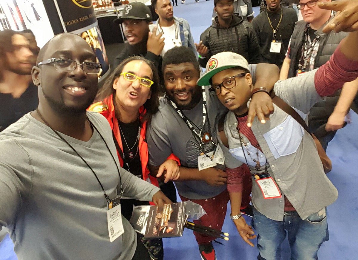 With the fam!!@Larnell_Lewis <a href="/ElNegroDrums/">Horacio Hernandez</a> me and <a href="/Chrisdaddydave/">Chris Dave</a> !!! My fam