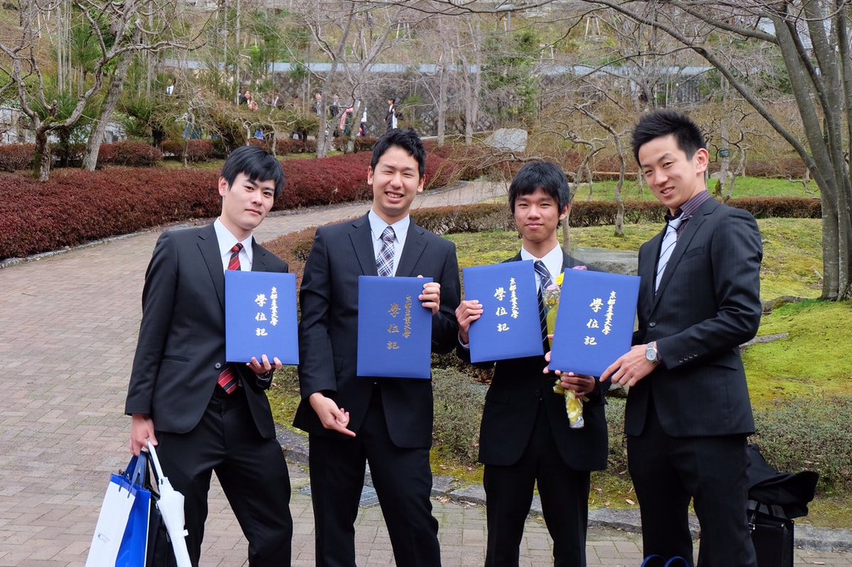 京産大硬式テニスサークルapple Auf Twitter 京都産業大学 卒業式 3 19 3 二日間にわたり 4回生が卒業されました スーツと袴姿の先輩方はとても素敵でした これからそれぞれの道を進まれるとおもいます また フリー来てください お待ちしてます 京産大硬式テニスサークルapple Auf Twitter 京都産業大学 卒業式 3 19 3 二日間にわたり 4回生が卒業されました スーツと袴姿の先輩方はとても素敵でした これからそれぞれの道を進まれるとおもいます また フリー来てください お待ちしてます