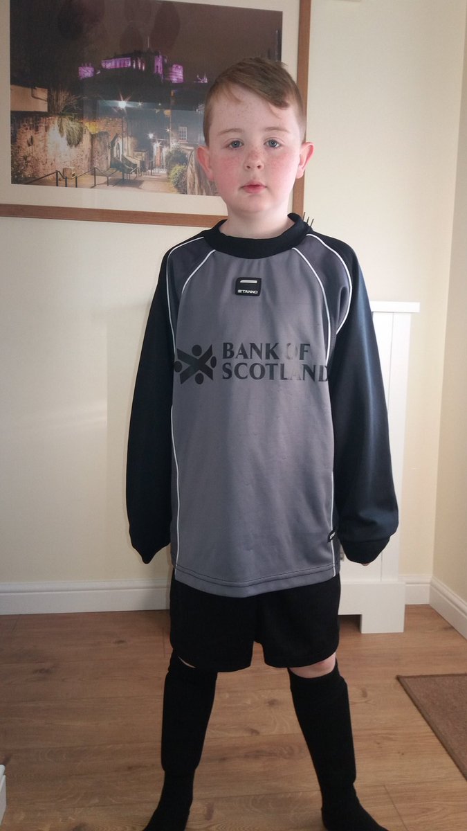 Russ704's tweet photo. @P4Vps @VictoriaPrimSch @MrWatersVPS The keeper is ready for today's football tournament. #Football #Nauer https://t.co/AWufRtArry