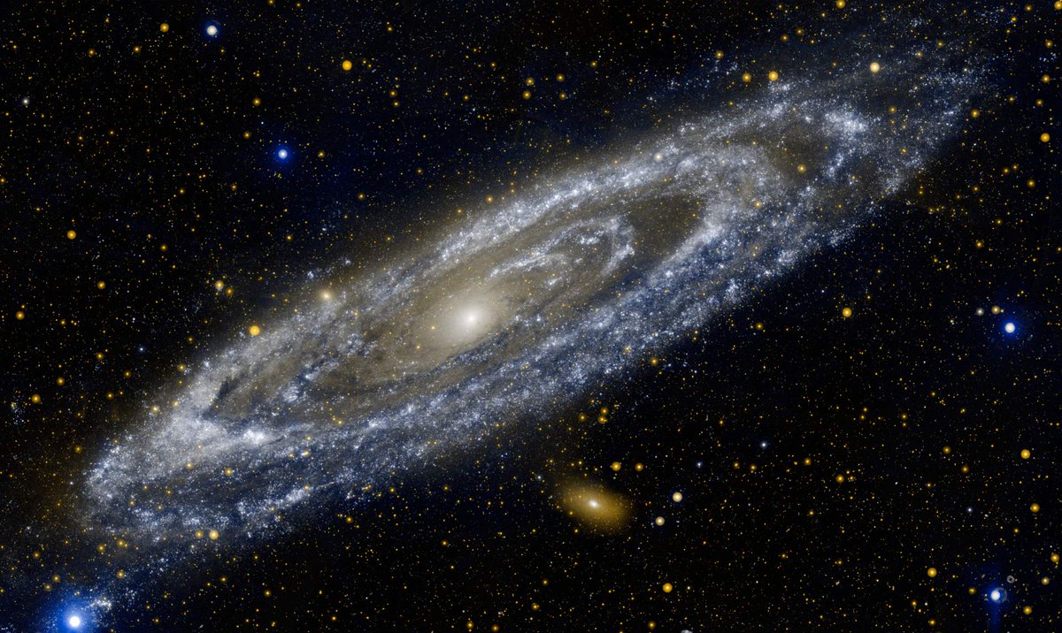 宇宙ヤバイ を感じる写真旅行 アンドロメダ銀河 距離 約255光年 方角 アンドロメダ座 撮影 ハッブル宇宙望遠鏡 解説 我々の天の川銀河のおとなりの銀河系である 直径22 26万光と我々の天の川銀河よりも大きく 局部銀河群で最大の銀河である