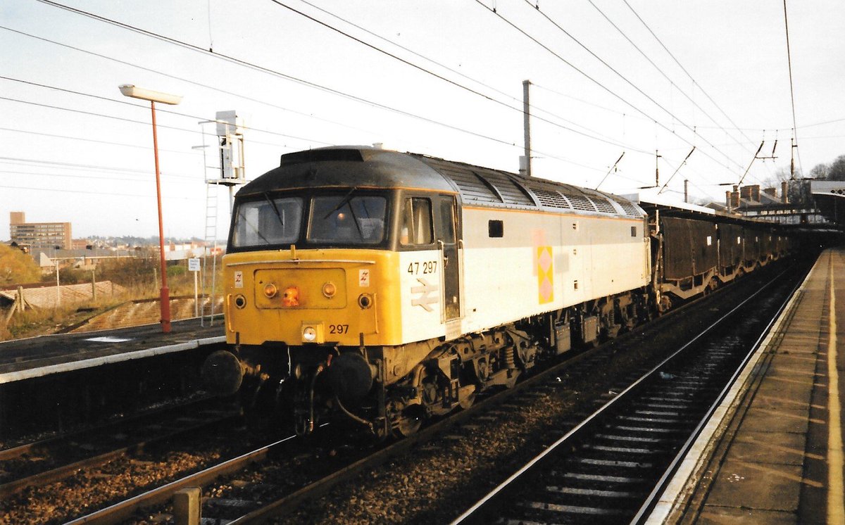 jasonblake18's tweet image. RFD,s 47297 pauses  at Ipswich on its return from Harwich Parkeston quay with Rover car traffic 90,s
