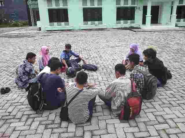 PSC_UIM's tweet photo. Diskusi PENA SC UIM perihal Baksos di Pelataran FKIP #SalamPSC cc @arifhukmi_ @Dadi_BX @dianlaafani @kiyazfebriarif https://t.co/fdK5u2oLcz