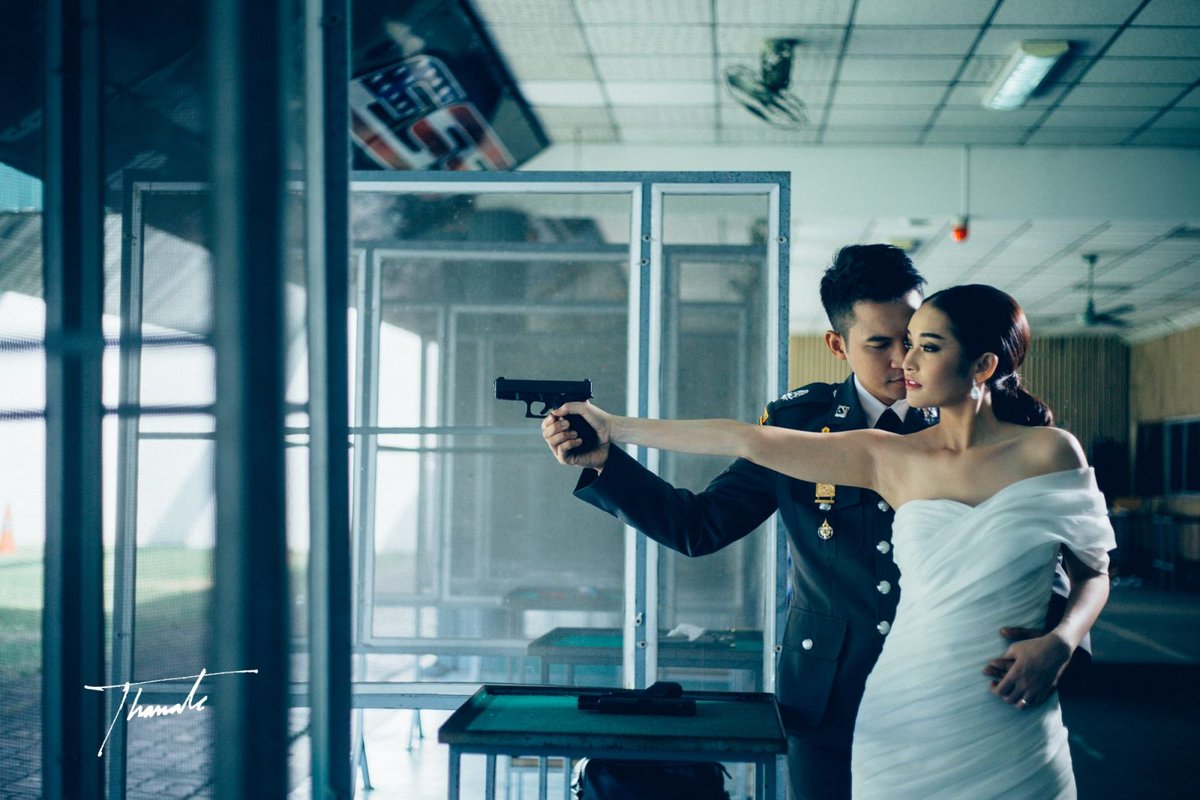 Samudbantuk's tweet photo. #เมื่อฉันแต่งงานกับผู้ชายในเครื่องแบบ.💑👫👮💂
ไอเดียร์ถ่ายพรีวิดดิ้ง สุด บรรเจิด
#กูไม่ยอมเห็นรูปนี้คนเดียว https://t.co/qArjUHaInK