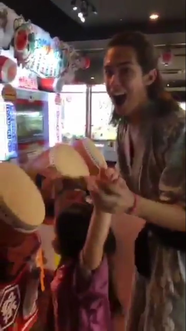 behindthehive's tweet photo. What a sight no wonder Miho recorded this while laughing her heart out

TOMIHO JapanAdventure https://t.co/tVYzJ8DQxl