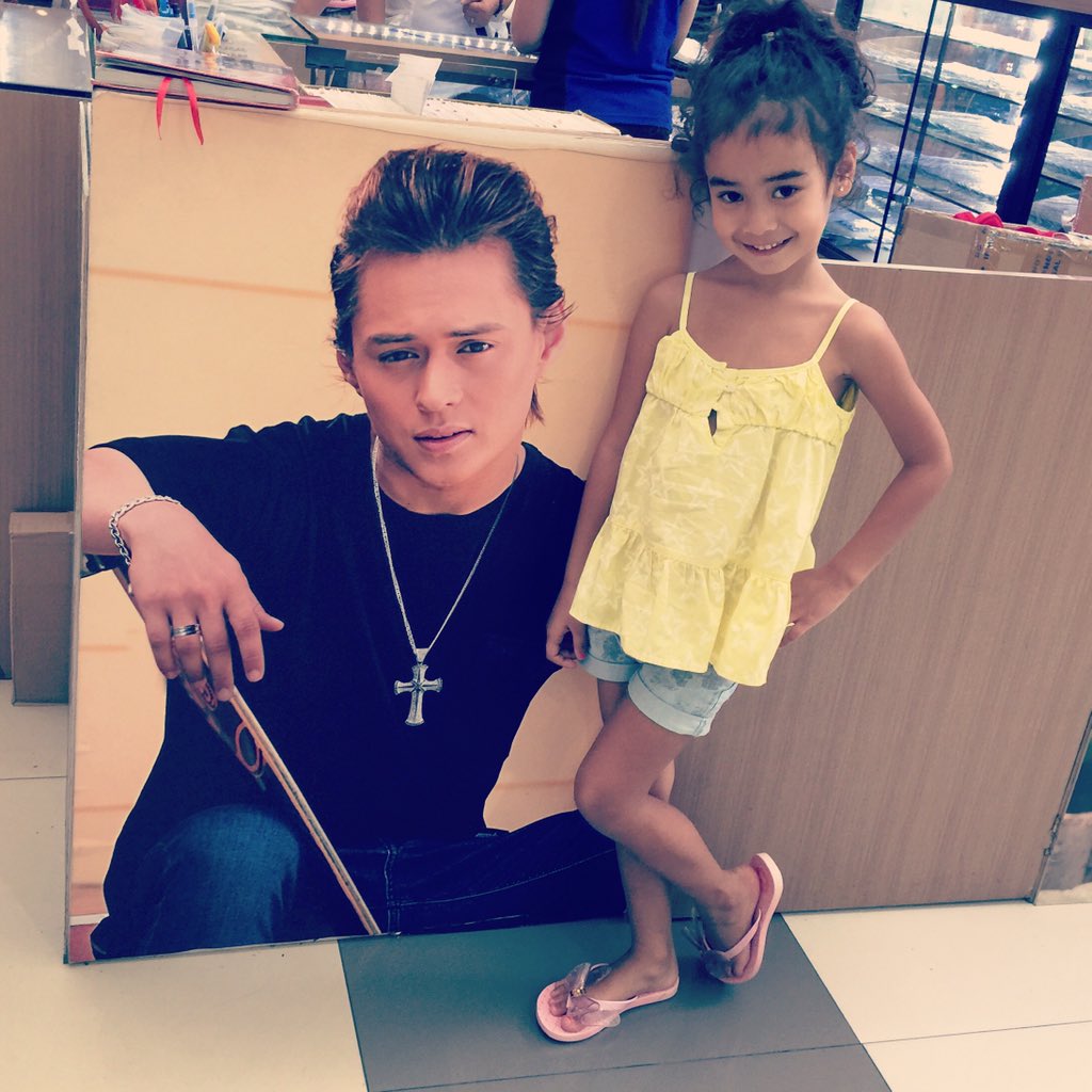 Chonarocca's tweet photo. The best kuya in the world:-)my idol @itsenriquegil @lizasoberano @TATAKLizQuen #LRiddickESPN https://t.co/byHGuLotoe