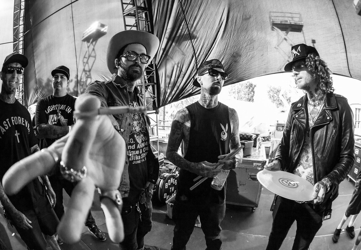 fogagain's tweet photo. @selfhelpfest with @yelawolf @travisbarker and @kleversworld. 
#BW #RadHumans #FamousXSlumerican https://t.co/YxyBOijz4S